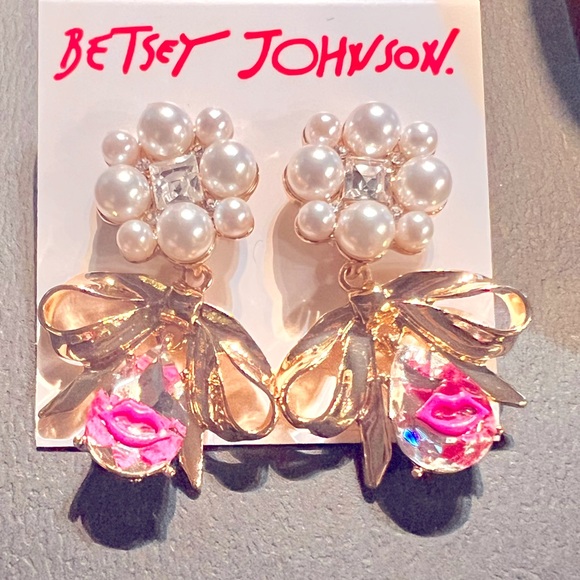 New BETSEY JOHNSON Pearly Bow Crystal Earrings - Picture 7 of 10